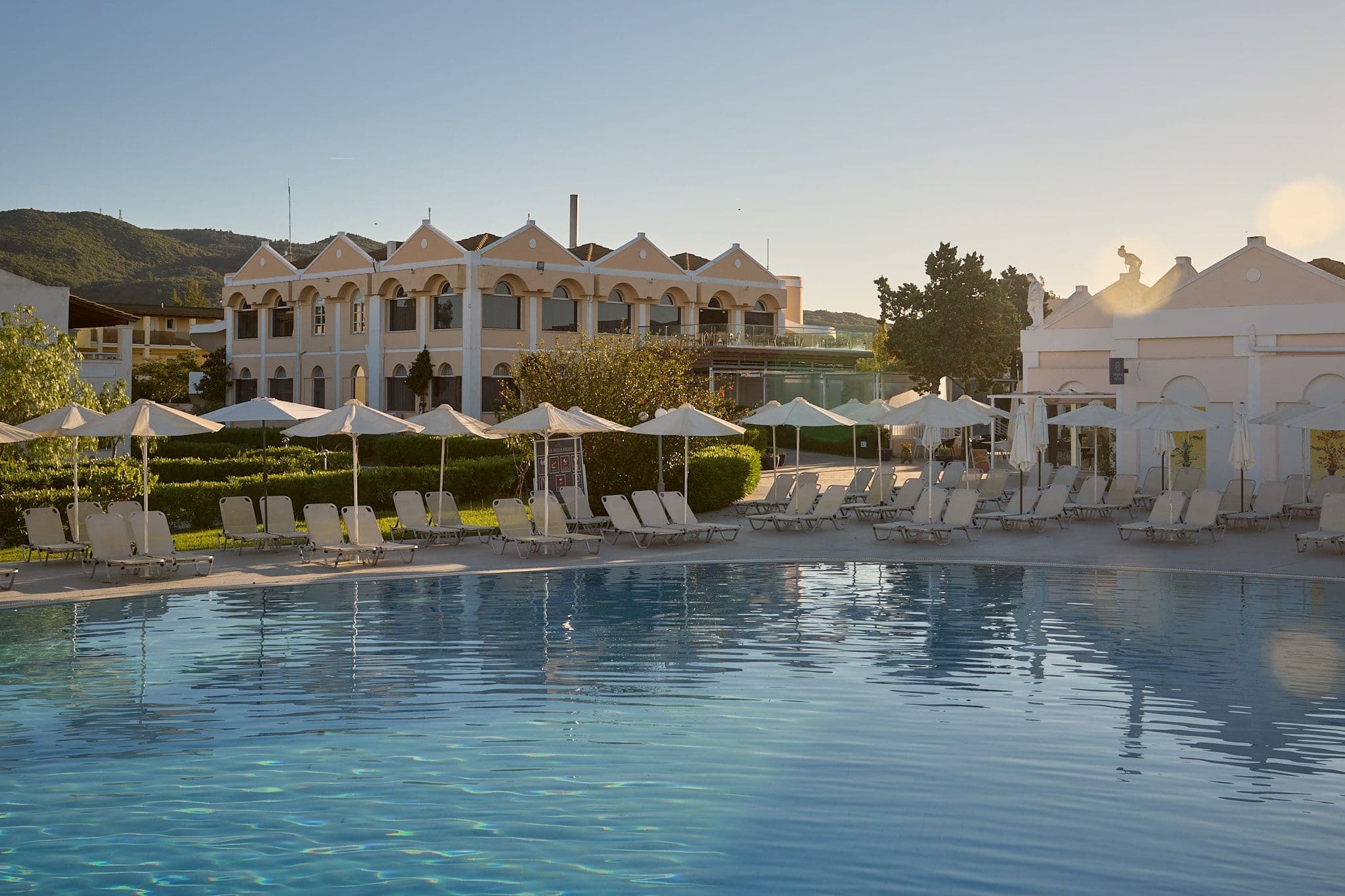 Aqua Pool Bar