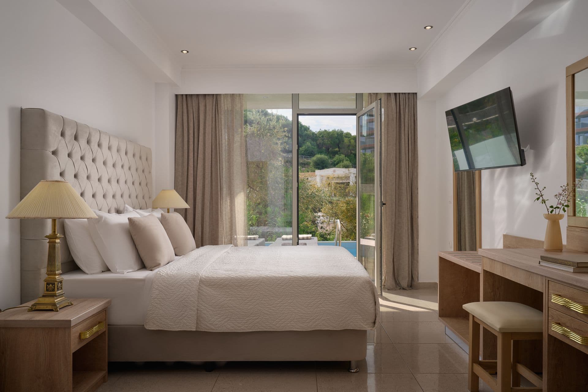 Premium Swim Up Room
