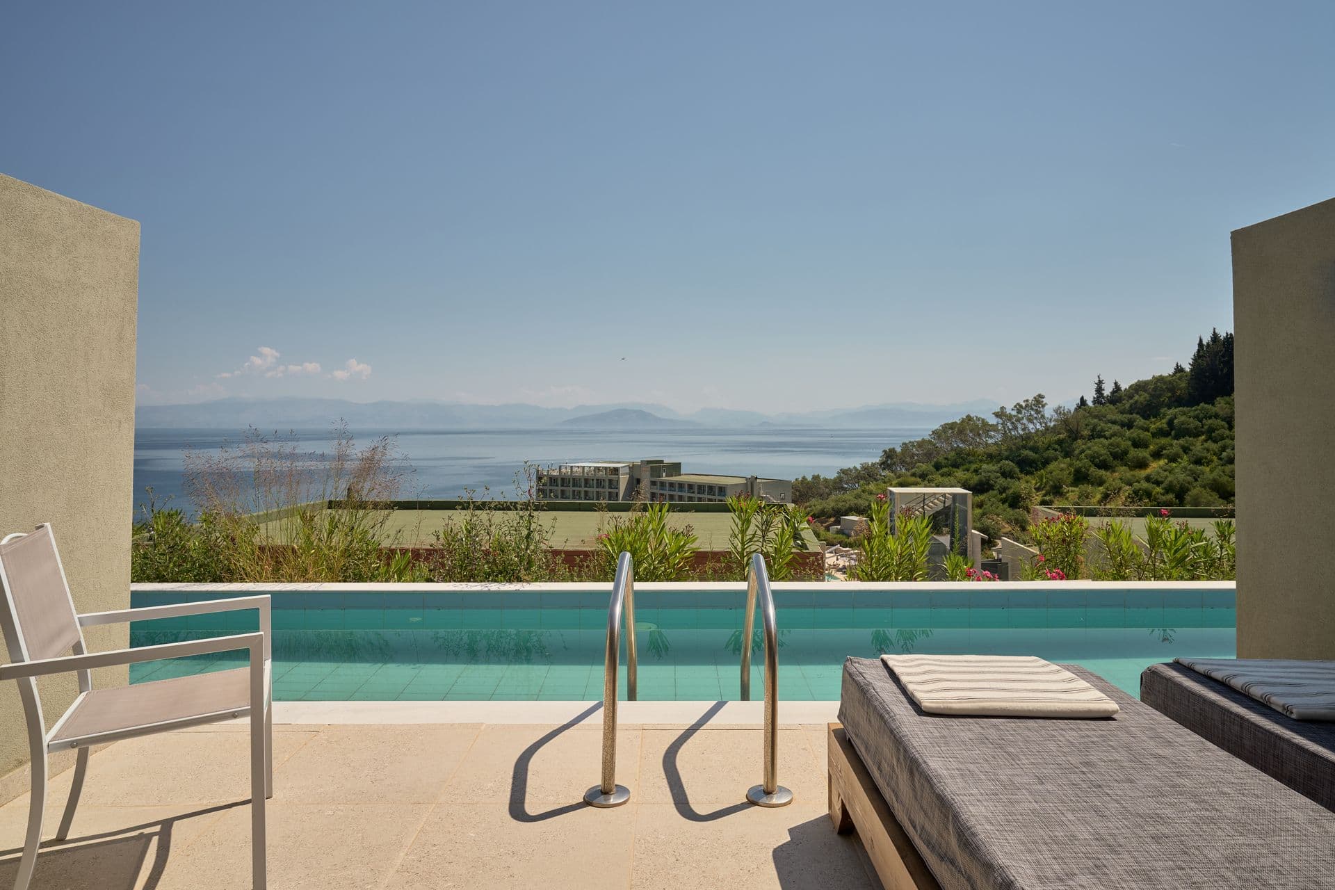 Horizon Swim Up Sea View Room