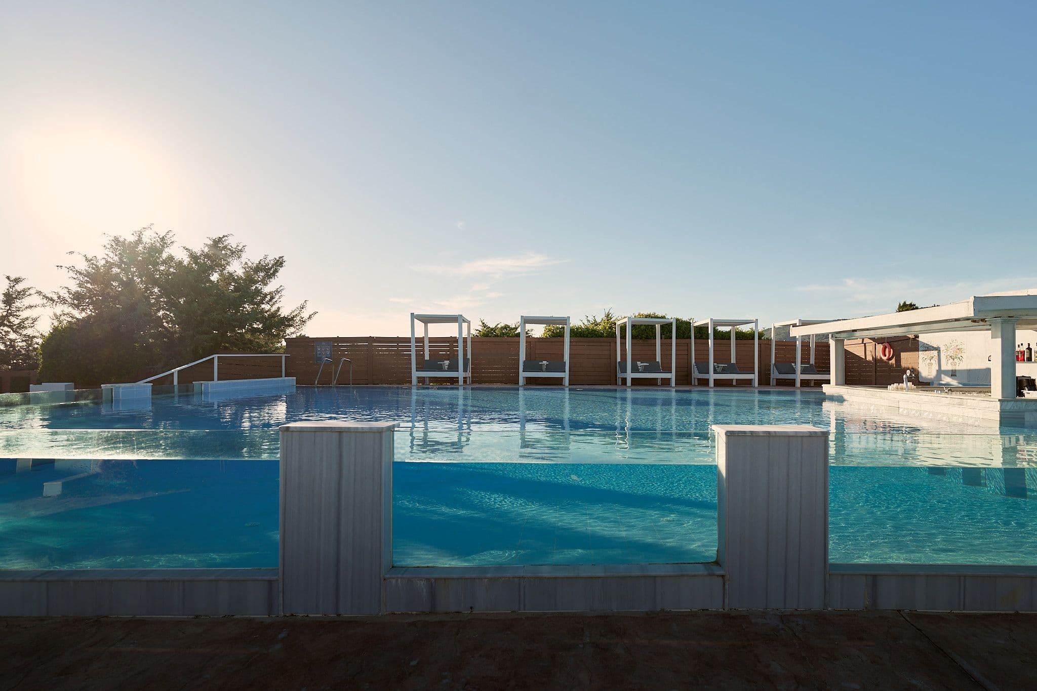 Mare Restaurant & Pool Bar