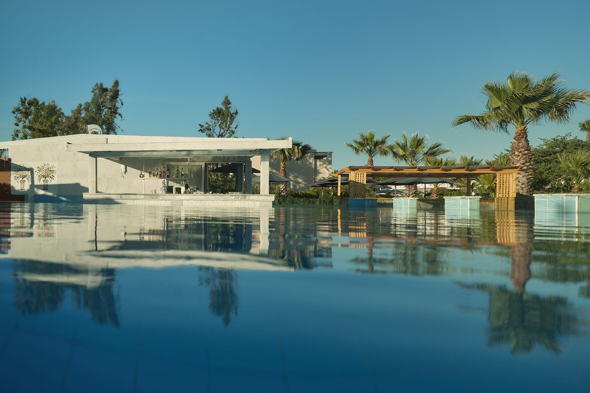Mare Restaurant & Pool Bar