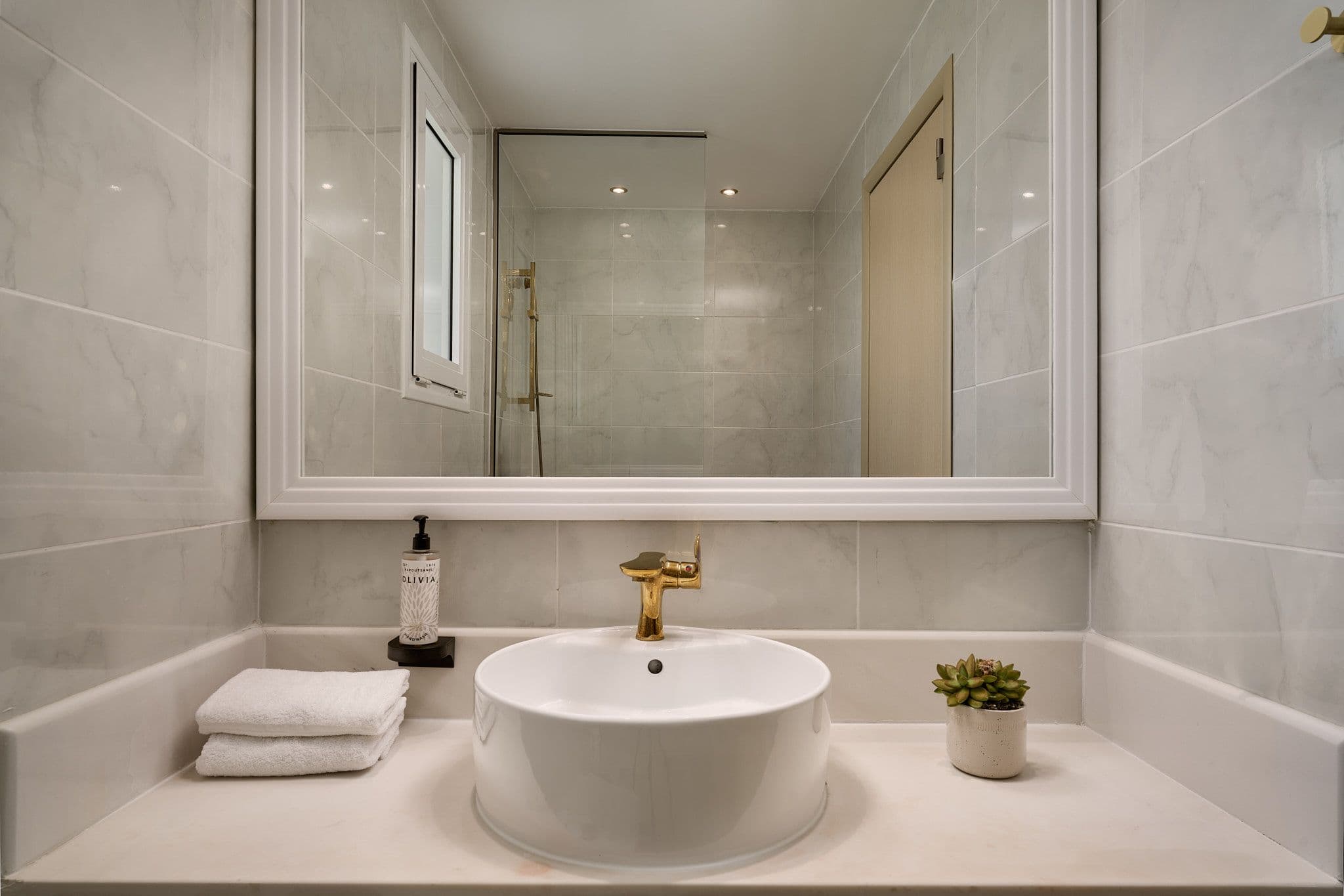 Junior Suite Sharing Pool